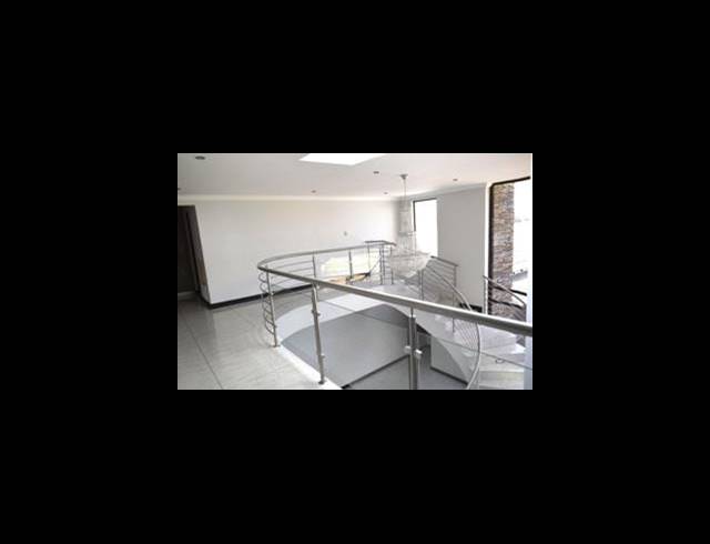 5 BEDROOM FREEHOLD FOR SALE IN HELDERWYK